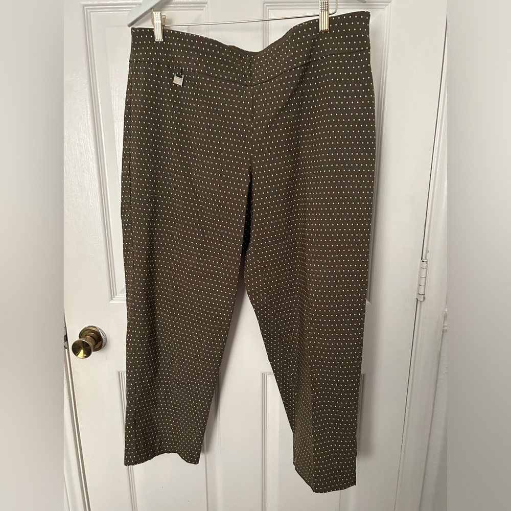 Courtenay Green Dot-Print Capris